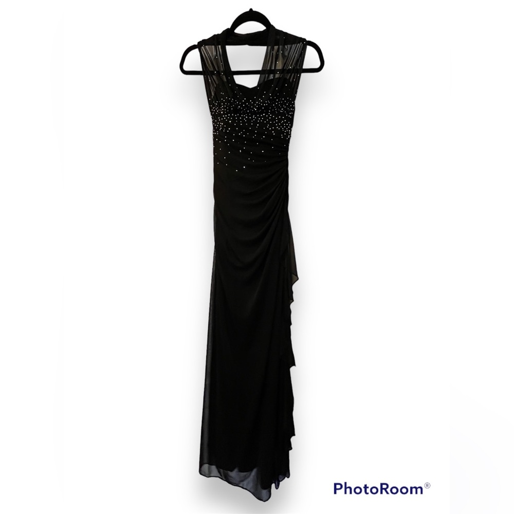 Black prom dress. Halter top. Size 3. Very comfortable!
